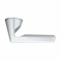 poign&eacute;e de porte en aluminium AGAHO: 146 WEST inx