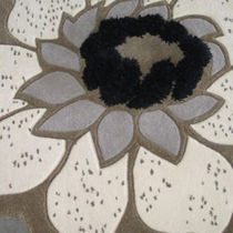 tapis contemporain &agrave; fleurs en laine  a-carpet