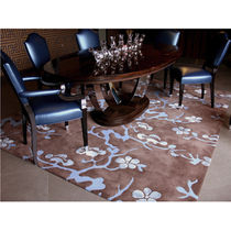tapis contemporain &agrave; fleurs en laine (faits main) GEISHA PHYLLIS MORRIS