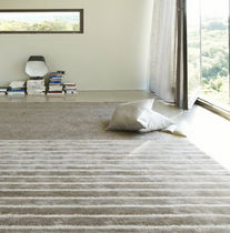 tapis contemporain &agrave; rayures VISCOSA  Ligne Roset France