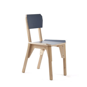 chaise de restaurant contemporaine / avec accoudoirs / empilable / en chêne