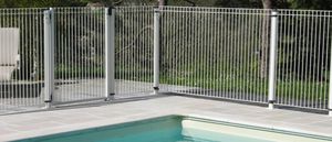 barrière de protection / battante / en métal / de piscine