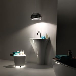 vasque sur pied / en céramique / contemporaine / avec miroir ajustable
