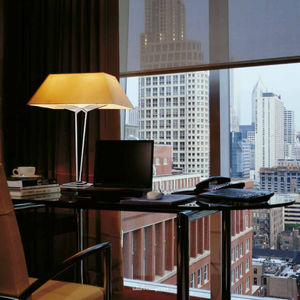 lampe de table / contemporaine / en aluminium / en laiton
