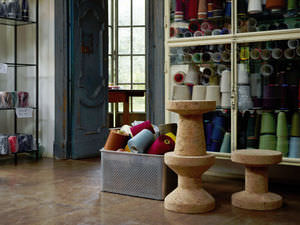 table d'appoint contemporaine / en liège / ronde / par Jasper Morrison