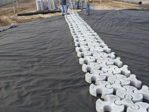 bloc de béton articulé / cellulaire / pour travaux publics / pour mur de soutènement