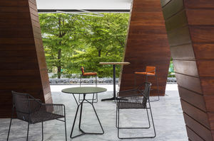 table contemporaine / en HPL / ronde / de jardin