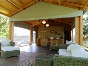 micro-maison préfabriquée / contemporaine / en bois / de plain-pied