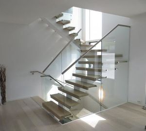 escalier demi-tournant / structure en métal / marche en bois / sans contremarche