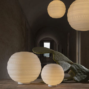 lampe de table / contemporaine / en verre dépoli / blanche