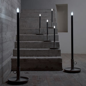 lampe sur pied / classique / en béton / en métal