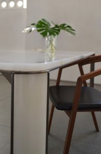 table à manger contemporaine / en laiton / en onyx / rectangulaire