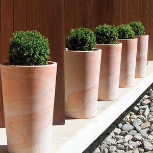 pot de jardin en terracotta / conique / rond
