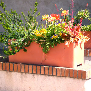 jardinière en polyéthylène / rectangulaire / contemporaine / pour espace public