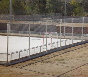 clôture pour terrain de sport / en treillis soudé / à panneaux / en acier