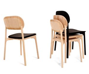 chaise design scandinave / avec coussin amovible / en cuir / en bois massif