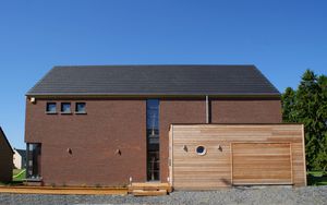 maison préfabriquée / en bois massif empilé / contemporaine / à ossature bois