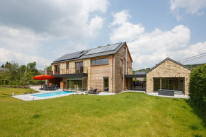 maison préfabriquée / en bois massif empilé / contemporaine / à ossature bois