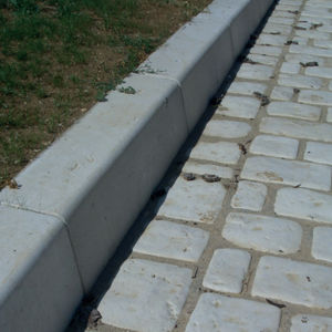 bordure de jardin / en béton à haute performance / linéaire