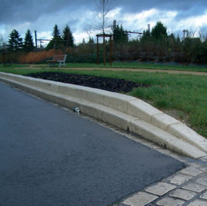 bordure de jardin / de trottoir / en béton à haute performance / linéaire