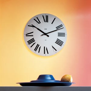 horloges contemporaines / analogiques / murales / en ABS