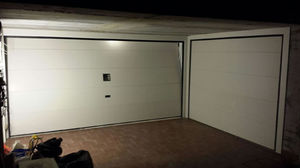 porte de garage sectionnelle / en métal / en mousse de polyuréthane / automatique