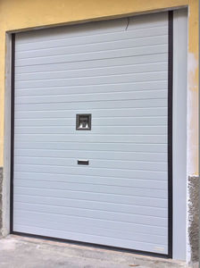 porte de garage sectionnelle / en métal / en mousse de polyuréthane / automatique