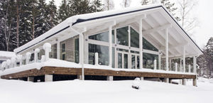 maison préfabriquée / contemporaine / à ossature bois / en verre