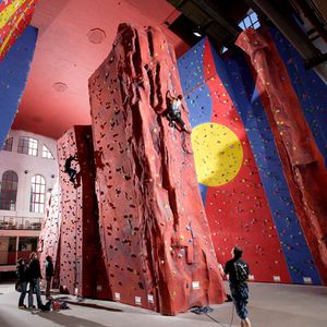 mur d'escalade fixe / pour aire de jeux