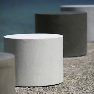 tabouret design minimaliste / en béton / pour espace public / pour hôtel
