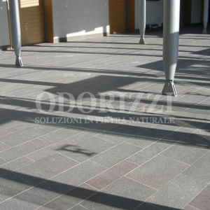 carrelage d'extérieur / de sol / en porphyre / brossé