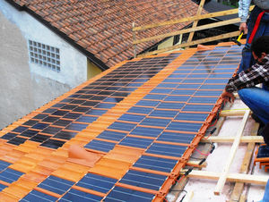 tuile photovoltaïque / résine thermoplastique / 100% recyclable
