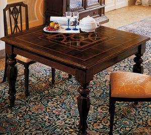 table classique / en bois / rectangulaire / carrée