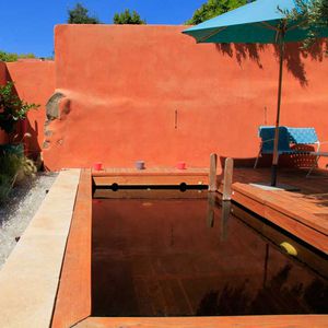 piscine enterrée / en bois / sur mesure / à filtration biologique