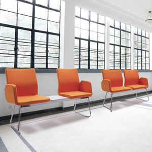 chaise visiteur contemporaine / en tissu / avec accoudoirs / tapissée