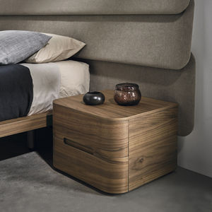 table de chevet contemporaine / en noyer / en plaqué bois / courbée