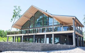 maison préfabriquée / contemporaine / en bois lamellé-collé / en verre