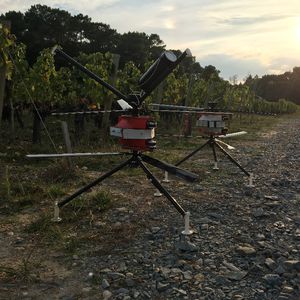 drone à voilure tournante / à motorisation électrique / de cartographie / d'inspection