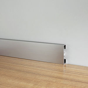 plinthe en aluminium / pour cablage électrique