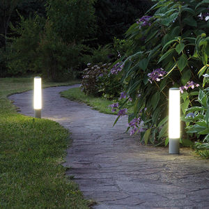borne d'éclairage pour espace public / de jardin / contemporaine / en aluminium anodisé