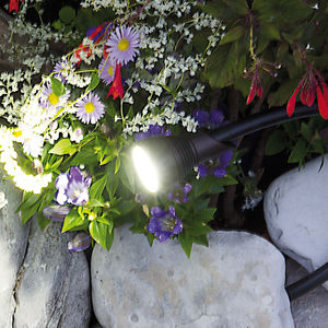 borne d'éclairage de jardin / contemporaine / en aluminium / face en verre trempé