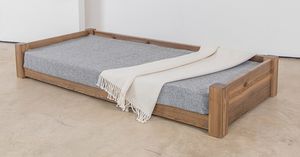 lit pour chien en PET / en chêne / en bois massif / en noyer