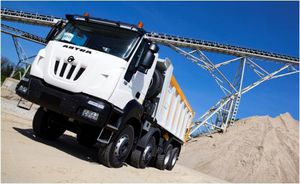 tombereau à déchargement par l'arrière / sur pneus / diesel / pour chantier