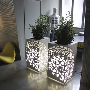 jardinière en aluminium / en polyéthylène / contemporaine / pour espace public