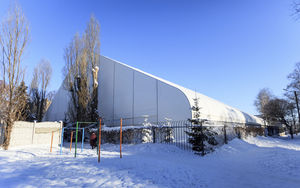 structure tendue sur ossature métallique / avec membrane en pvc / pour le secteur événementiel / pour stade