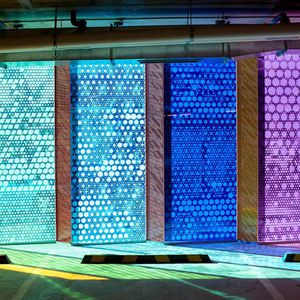 panneau en verre feuilleté / à motif / pour façade / coloré