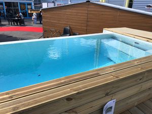 piscine hors-sol / en pierre / d'extérieur