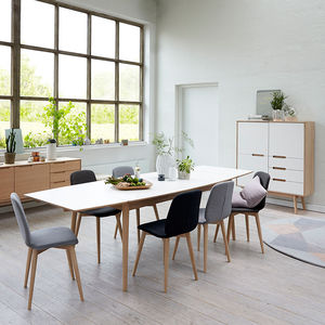 table à manger contemporaine / en chêne / en noyer / en bois massif