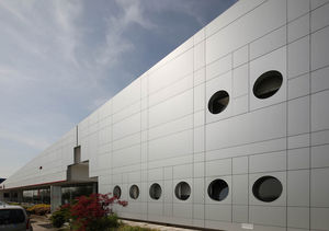 bardage en composite / en aluminium / mat / en panneaux
