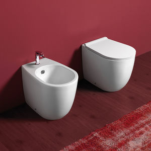 toilettes à poser / en céramique / sans bride